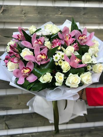 Букет цветов из: Розы и Хризантемы в Переславле-Залесском