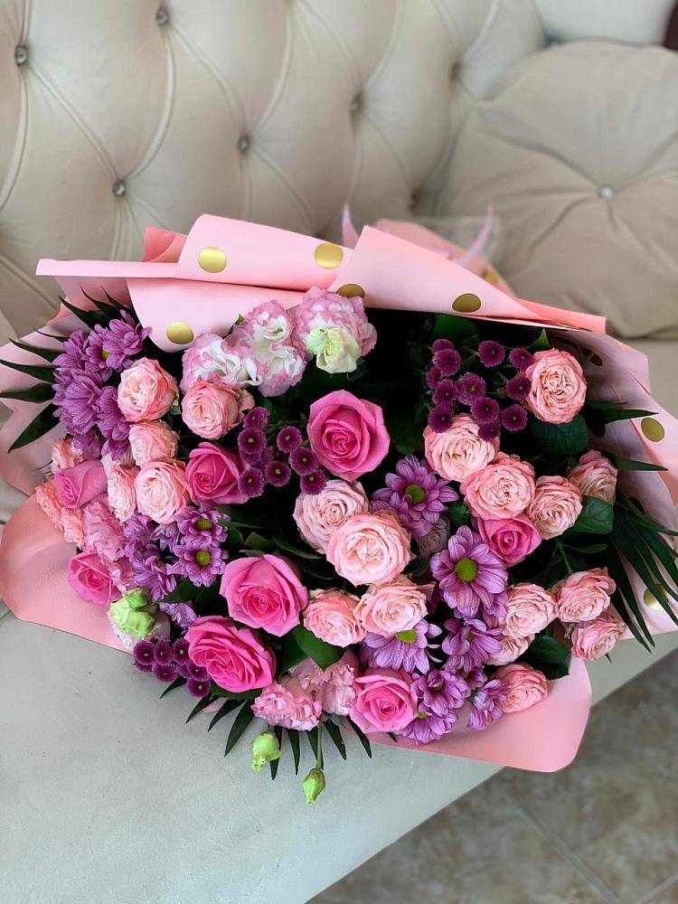 Букет цветов из: Хризантемы, Розы и Лизиантусы в Переславле-Залесском