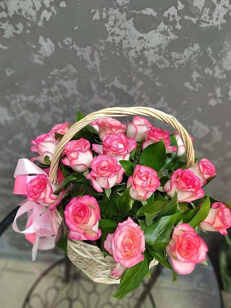 Цветочная композиция из Розы в корзине в Переславле-Залесском