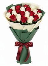 Букет Микс из красных и белых роз в Переславле-Залесском