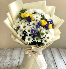 Букет цветов из:  Ирисы, Хризантемы и Розы в Переславле-Залесском