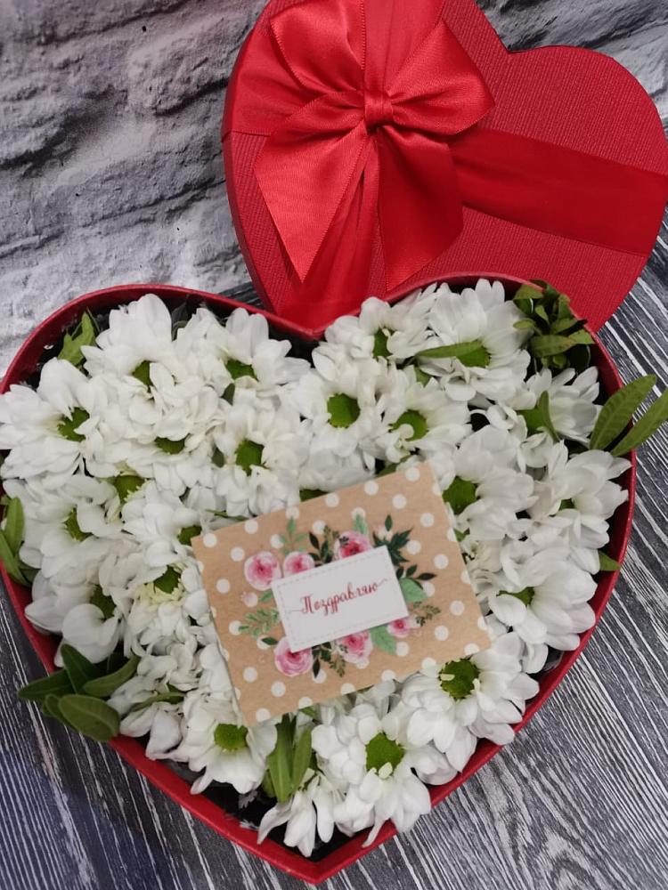 Цветочная композиция из Хризантемы в виде сердца в Переславле-Залесском