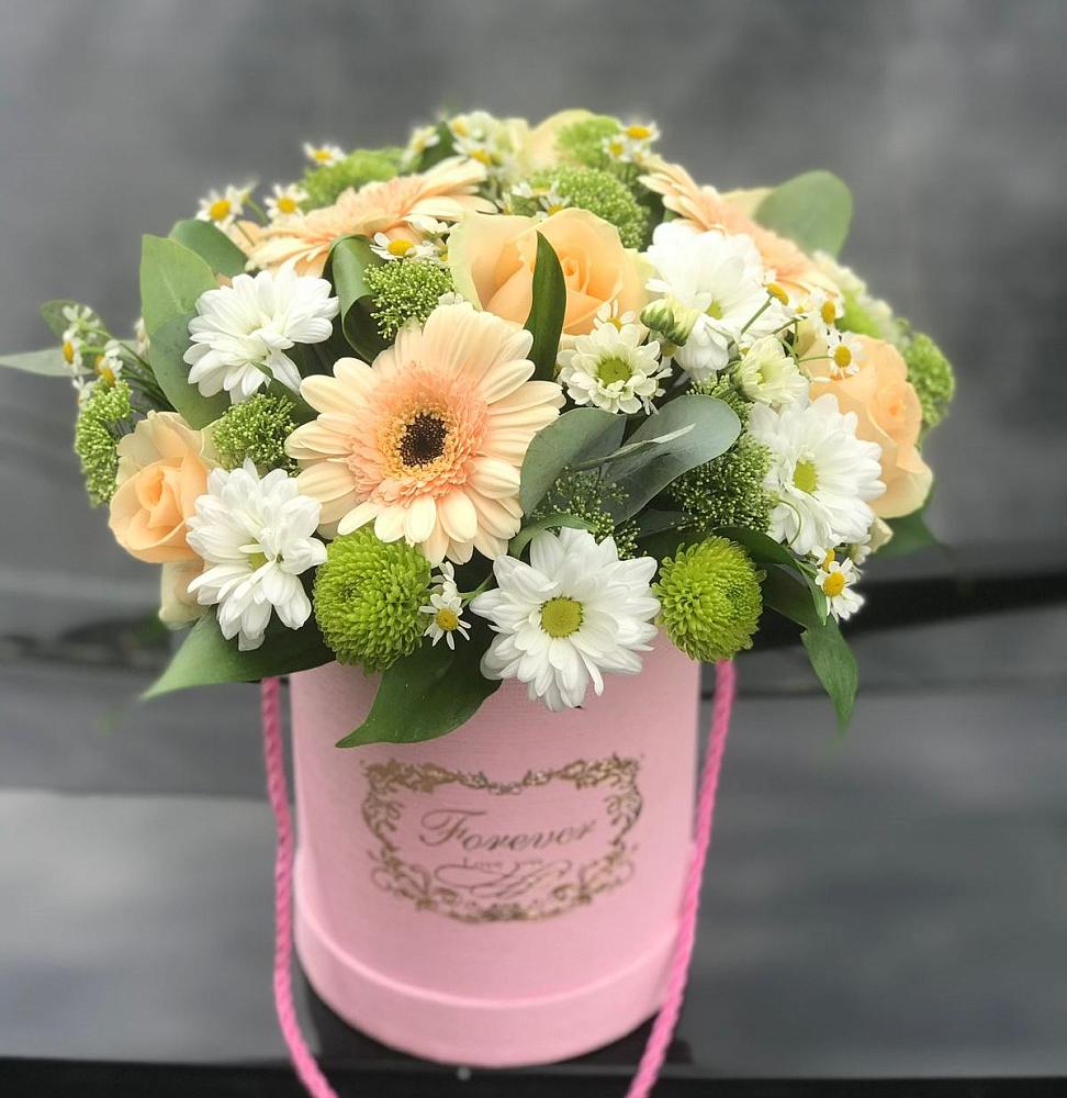 Цветочная композиция из Розы, Герберы и Хризантемы в шляпной коробке в Переславле-Залесском