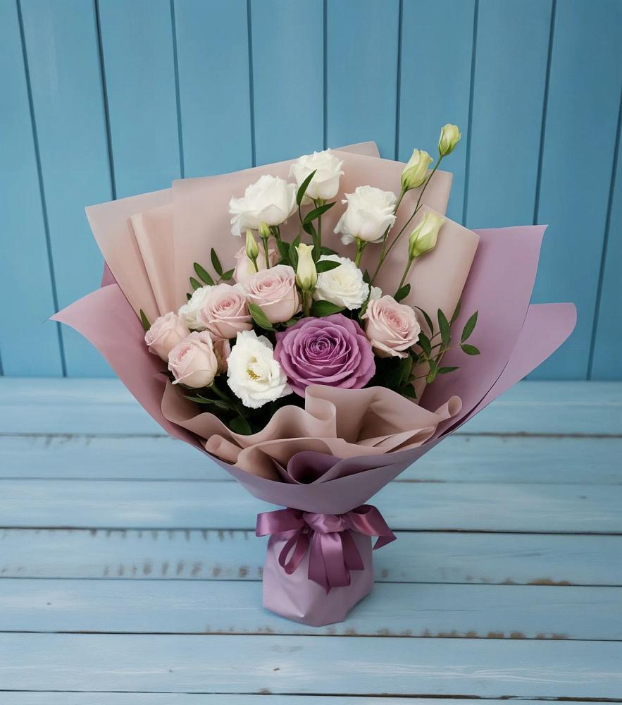 Букет цветов из: Розы и Лизиантусы в Переславле-Залесском