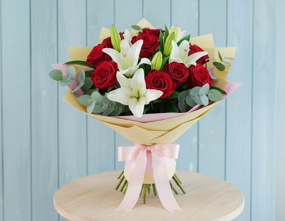 Букет цветов из: Лилии и Розы в Переславле-Залесском